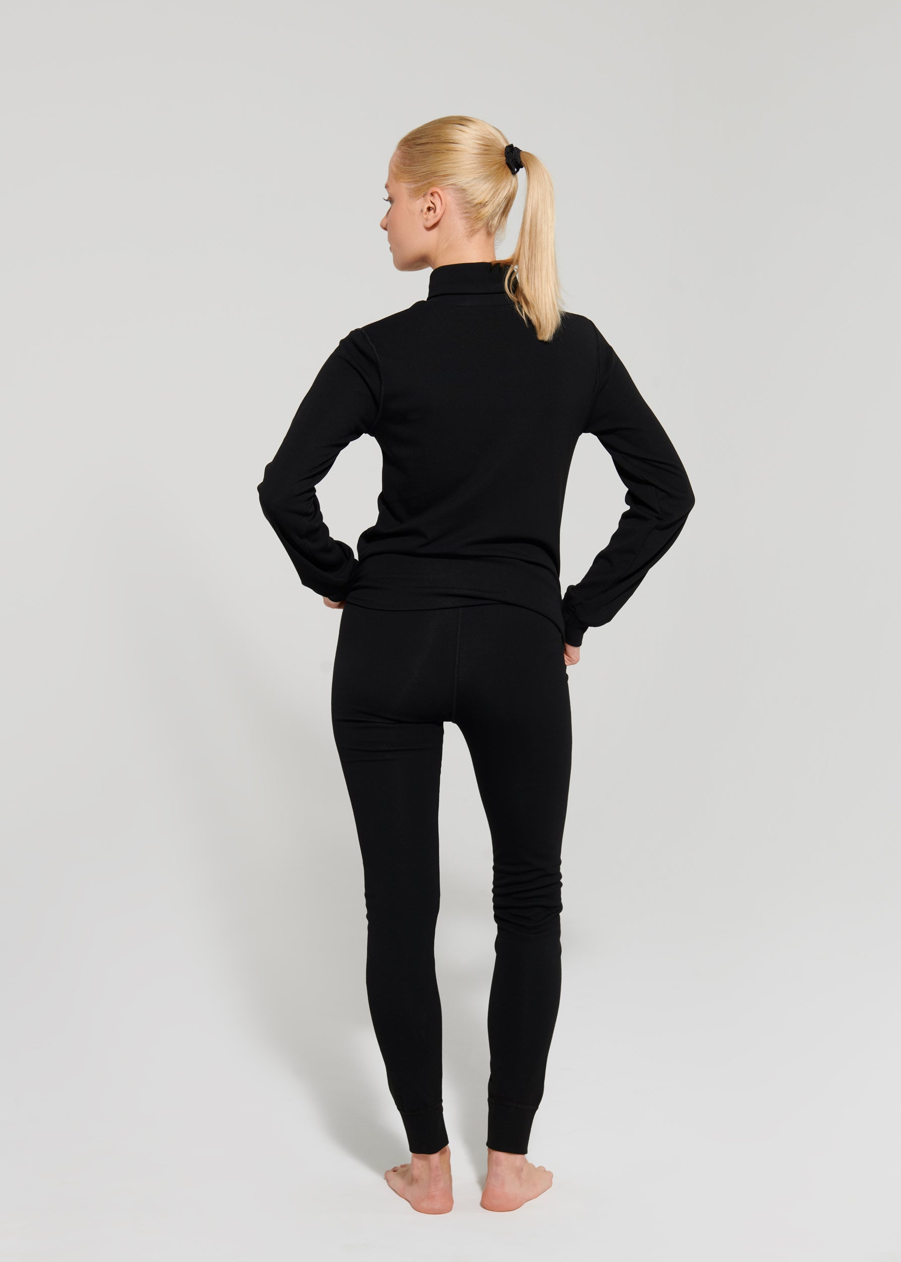 Namaldi+ Women's Thermal Set in Black.