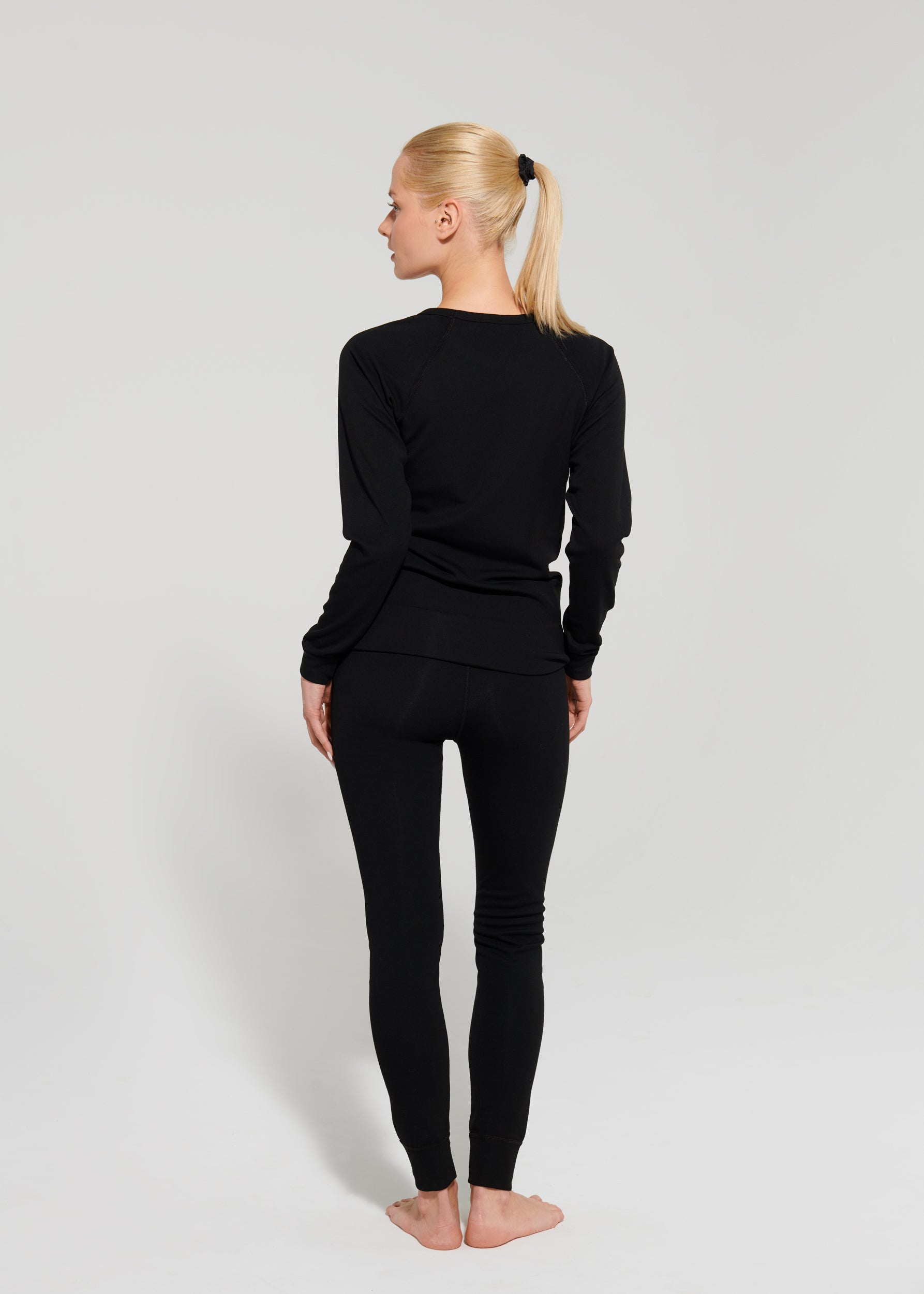 Namaldi Women's Thermal Set in Black.