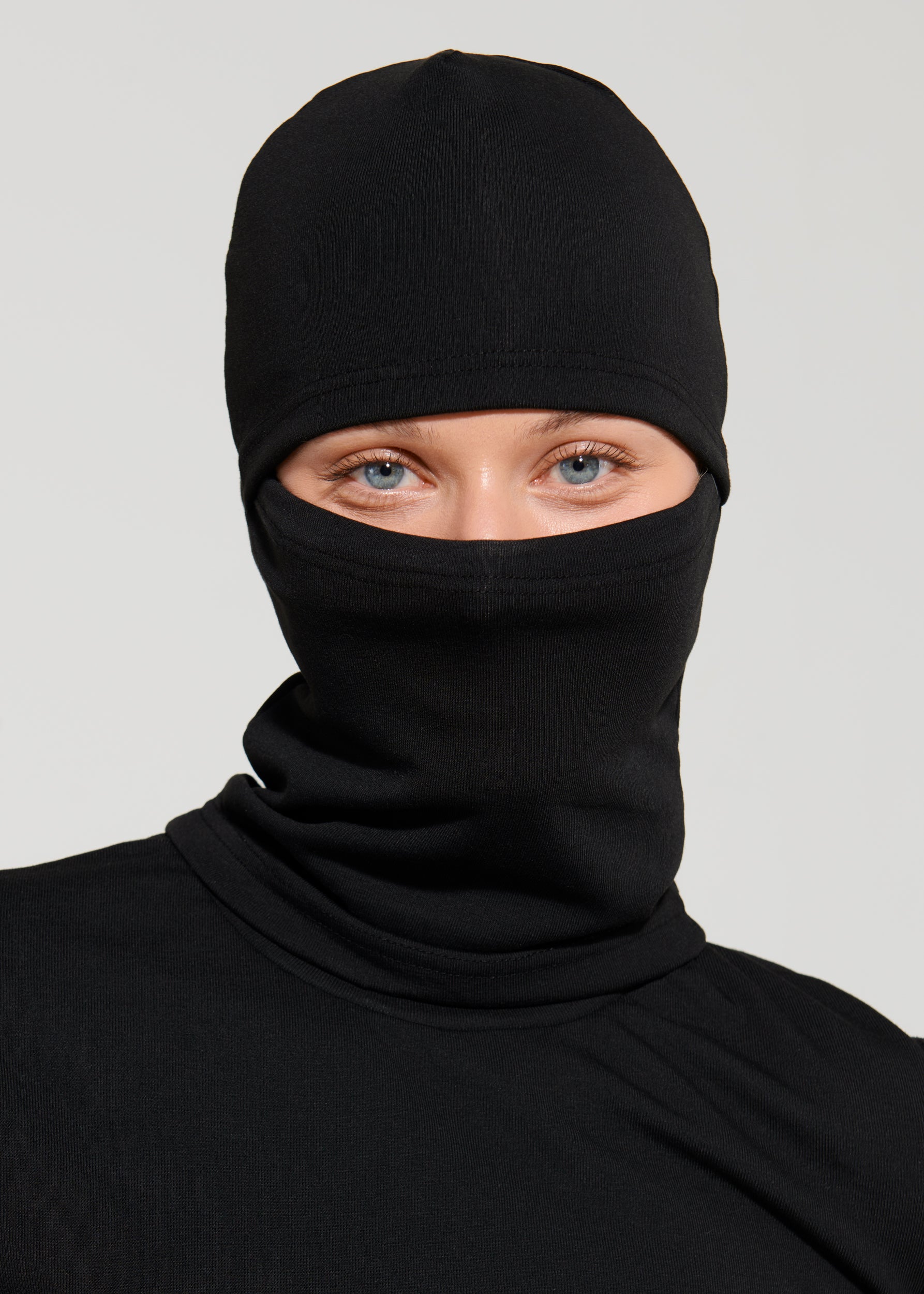 Namaldi Women's Thermal Mask in Black.