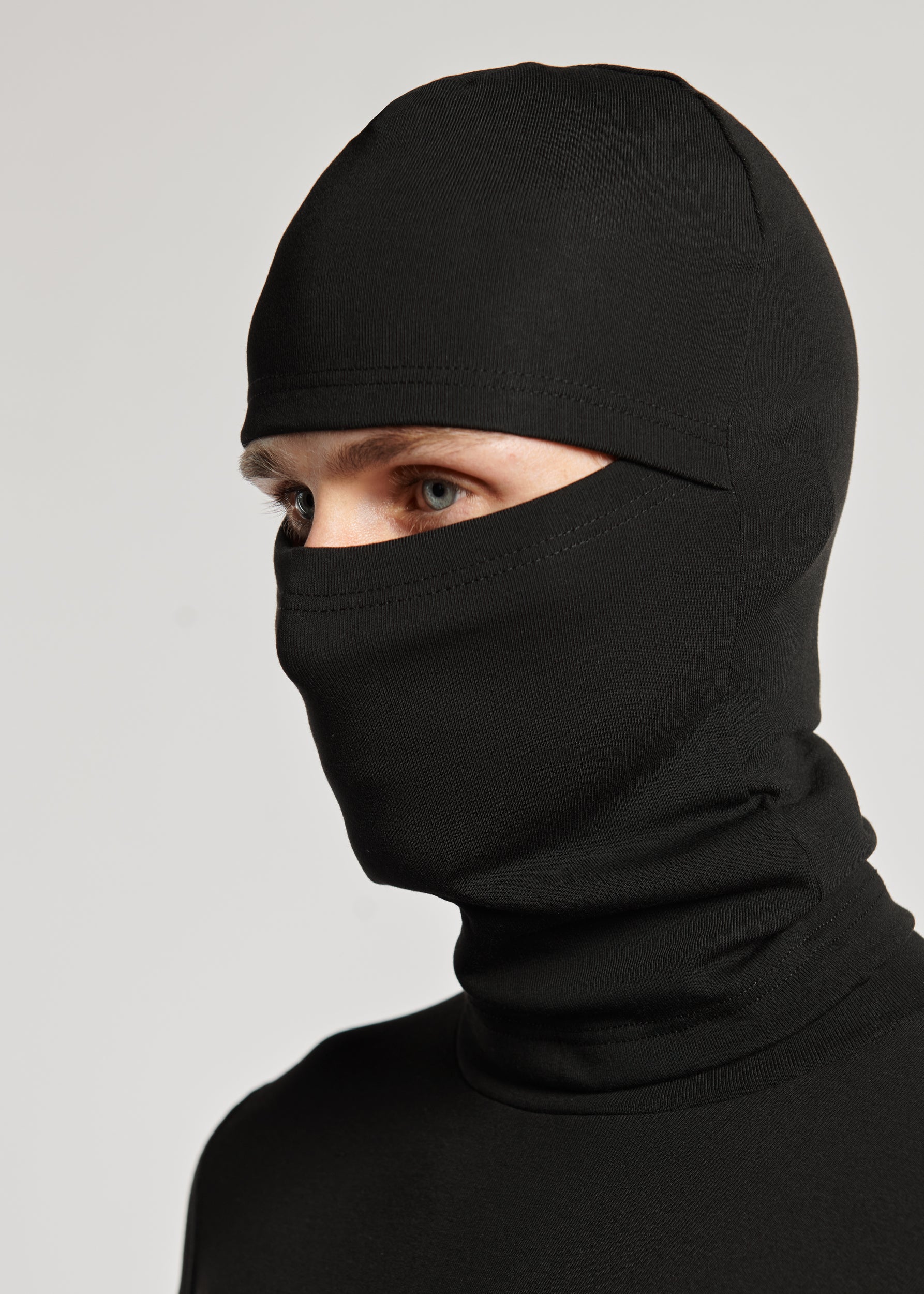 Namaldi Men's Thermal Mask in Black.